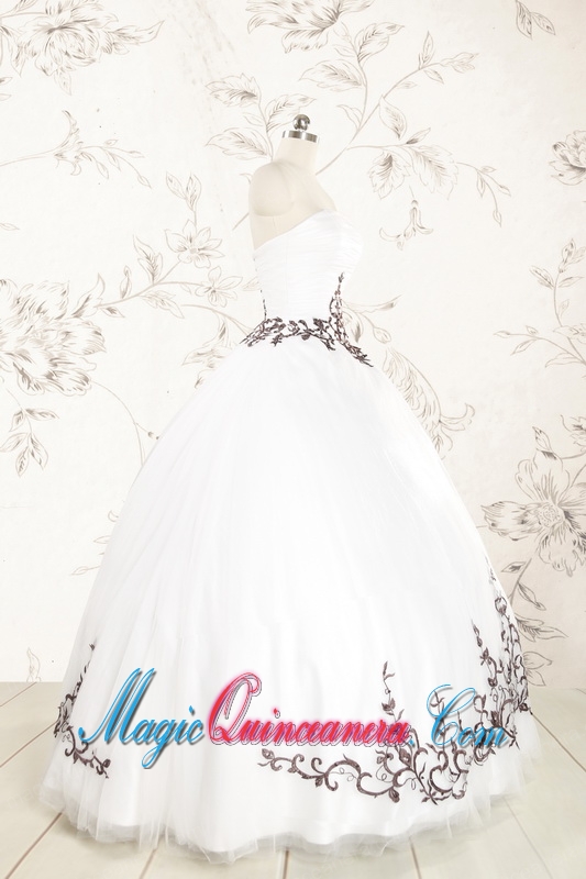 2015 Appliques Strapless Ball Gown White Tulle Quinceanera Dress