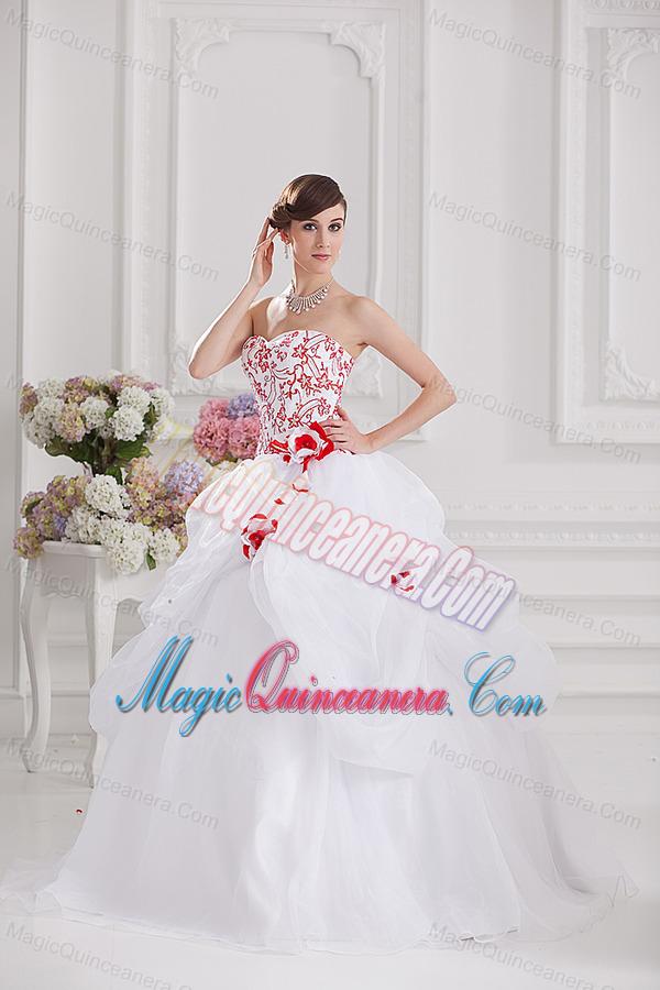 2014 Ball Gown Sweetheart Appliques and Pick ups Quinceanera Dress in White