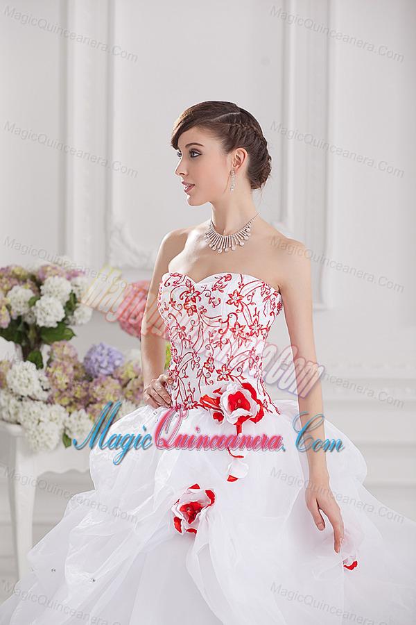 2014 Ball Gown Sweetheart Appliques and Pick ups Quinceanera Dress in White