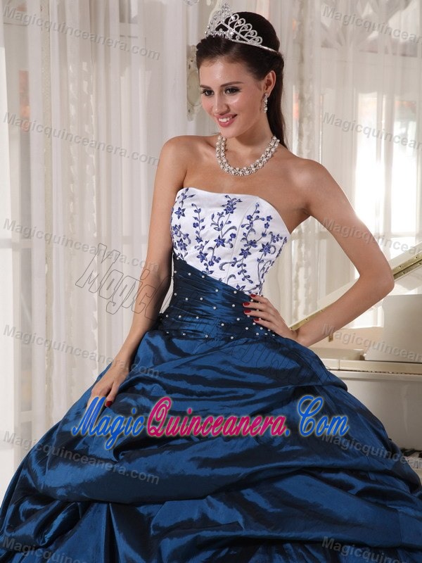 Embroidery and Pick ups Quinceanera Gowns Dresses in White Navy Blue