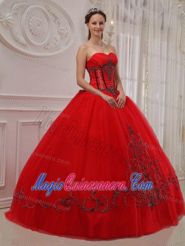 Sweetheart Ball Gown Red Sweet 15 Dress with Black Appliques