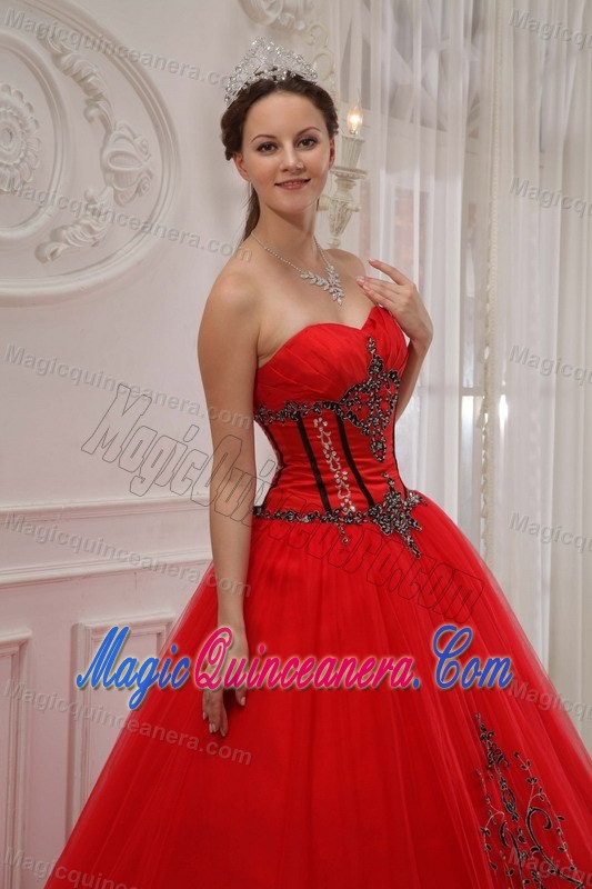 Sweetheart Ball Gown Red Sweet 15 Dress with Black Appliques