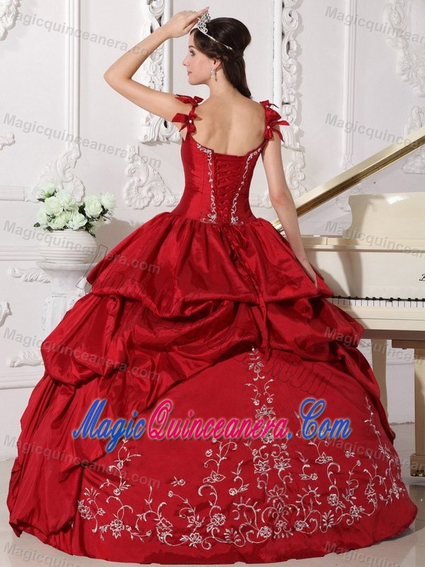 Spaghetti Straps Wine Red Dress for Sweet 15 with Embroidery