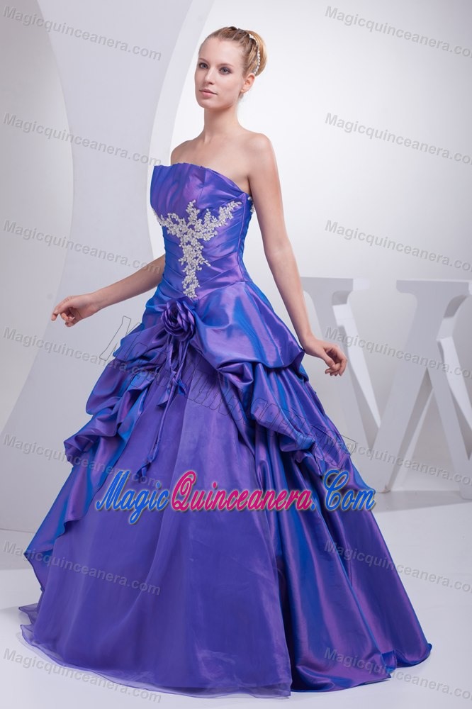 Appliqued Purple Dress for Sweet 16 with Flower in Guastatoya