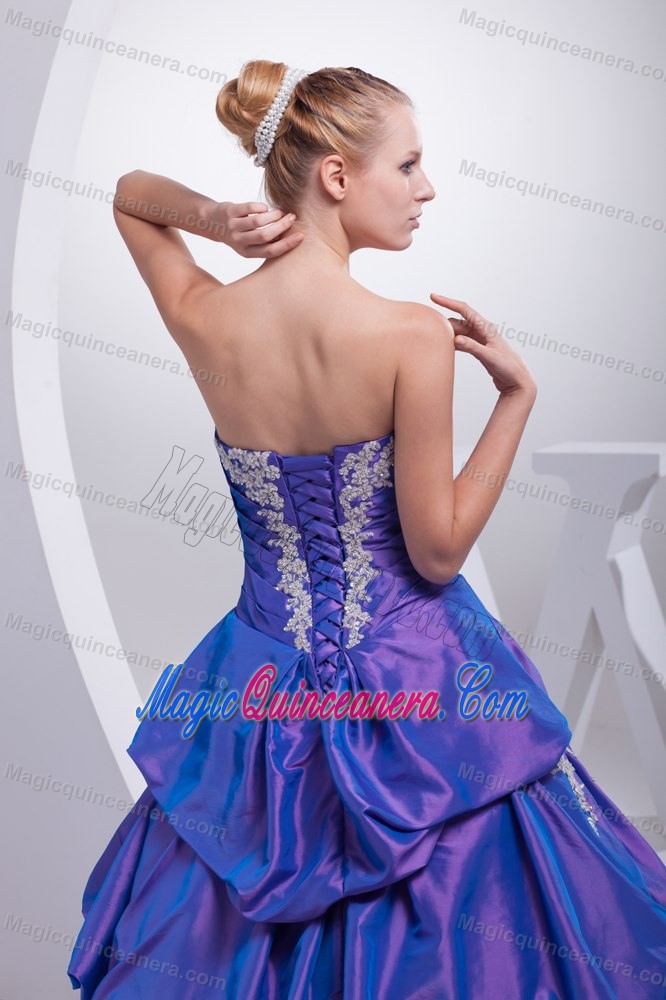 Appliqued Purple Dress for Sweet 16 with Flower in Guastatoya