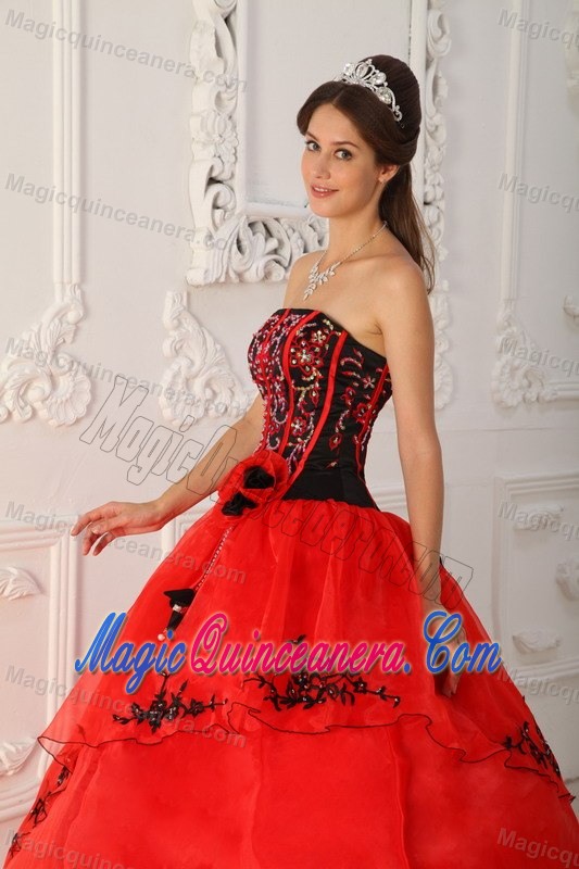 Black and Red Beaded Organza Appliques Sweet 15 Dresses in Clifton