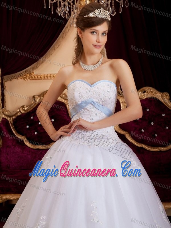 Beautiful Appliqued White Quinceanera Dresses in San Sebastian