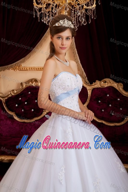 Beautiful Appliqued White Quinceanera Dresses in San Sebastian