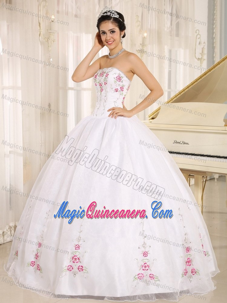 Wonderful Strapless Quinceanera Party Dresses with Embroidery White