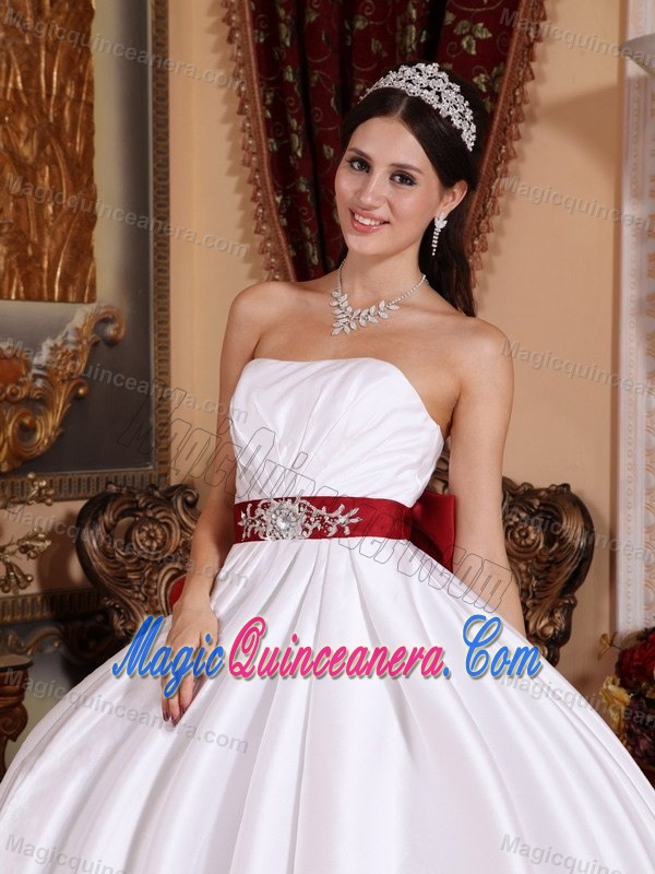 Princess White Strapless Sweet Sixteen Dress Appliques with Bowknot