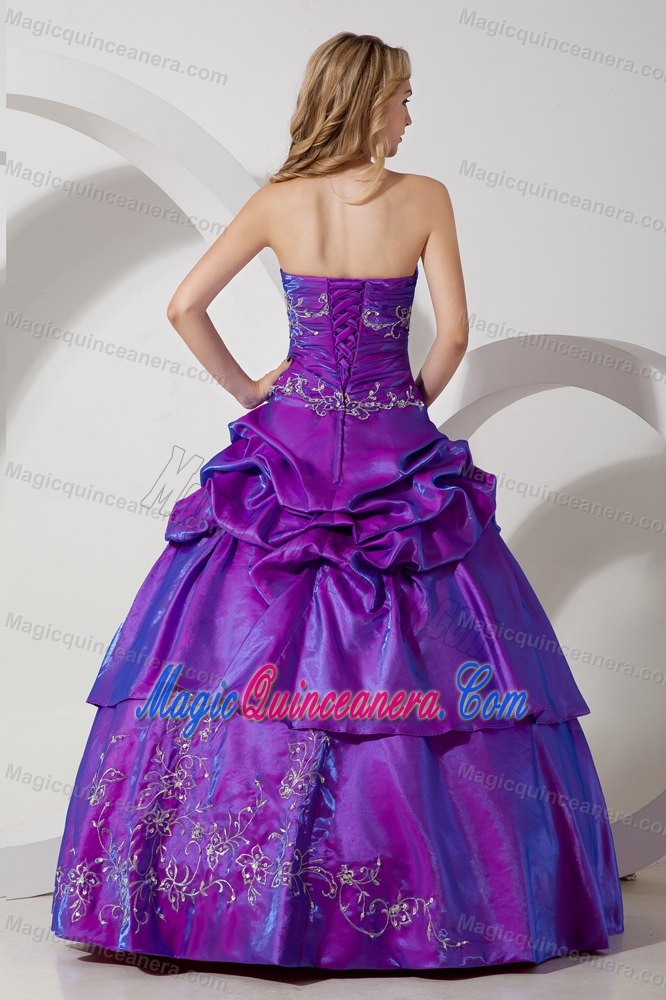 Newest Embroidery Purple Quinceanera Dresses Taffeta in Mississauga