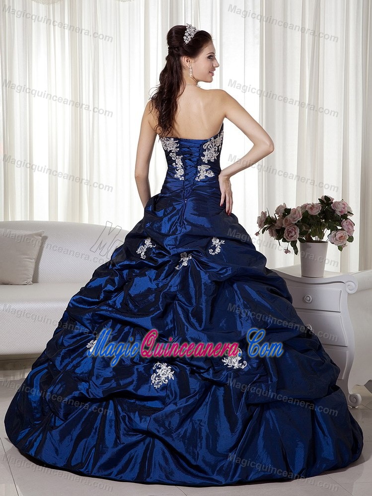 Sweetheart Taffeta Navy Blue Quinceanera Dress with Appliques and Beading