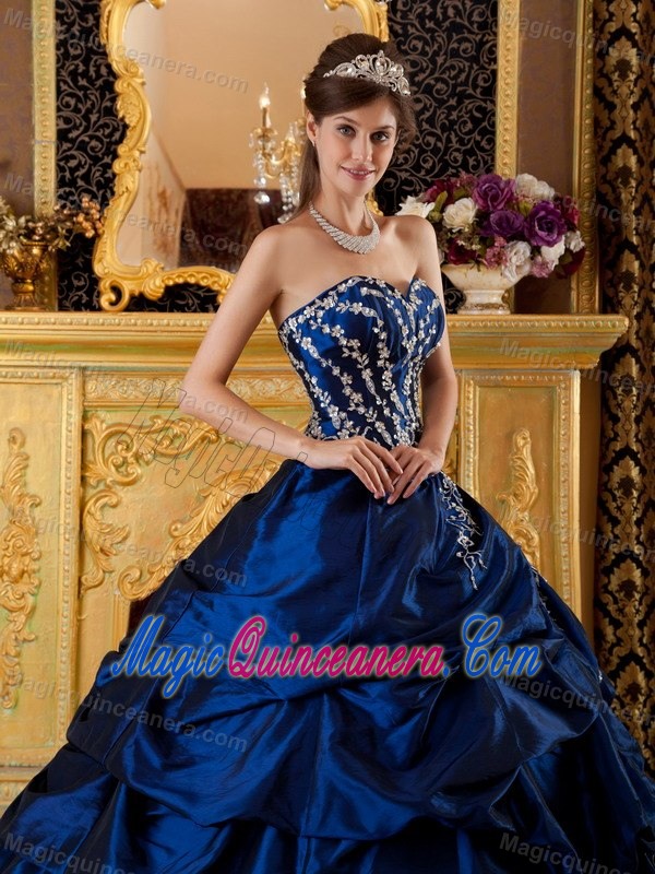 Navy Blue Taffeta Quinceanera Dress with Sweetheart Neck and Appliques