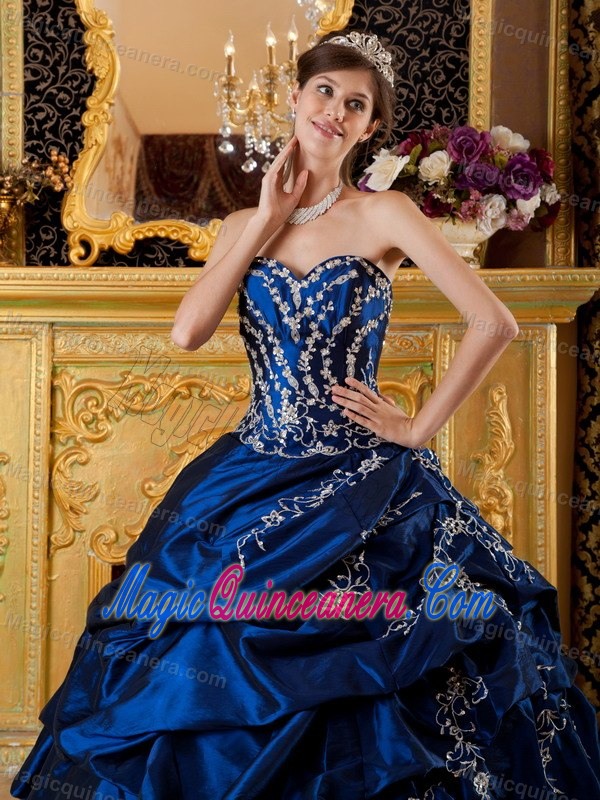 Navy Blue Taffeta Quinceanera Dress with Sweetheart Neck and Appliques