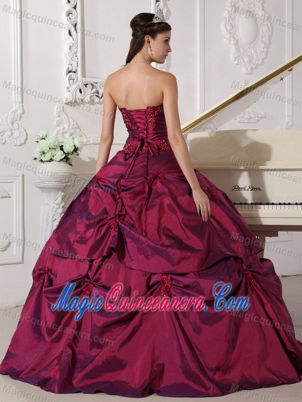 Burgundy Sweetheart Quinceanera Gown Dress by Taffeta with Appliques