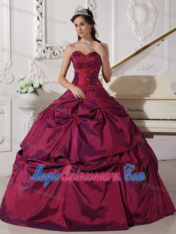 Burgundy Sweetheart Quinceanera Gown Dress by Taffeta with Appliques