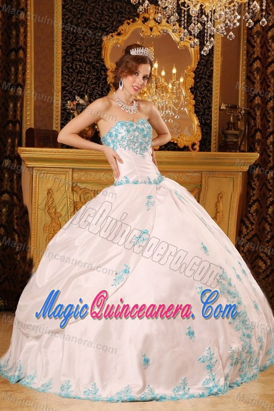 Beautiful White Sweetheart Taffeta 15 Dresses with Blue Appliques