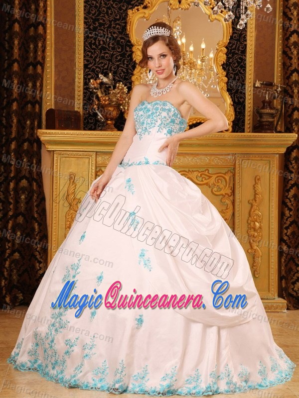 Beautiful White Sweetheart Taffeta 15 Dresses with Blue Appliques