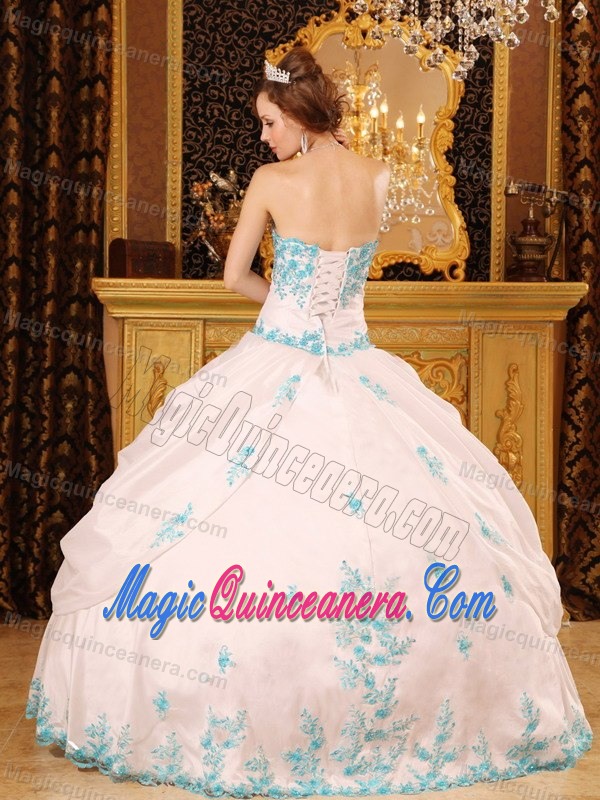 Beautiful White Sweetheart Taffeta 15 Dresses with Blue Appliques