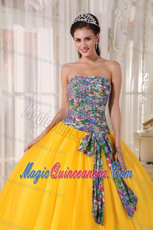 Printed Bodice Sash Tulle Dresses Quinceanera in Bright Yellow