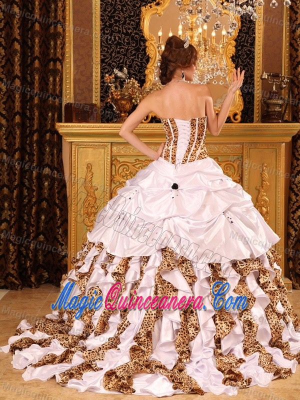 Leopard Print Ruffles White Dresses for a Quince with Court Train