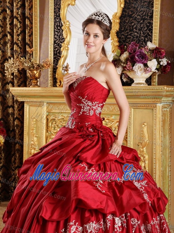 Cheap Appliqued Wine Red Quinceanera Gowns in Retalhuleu