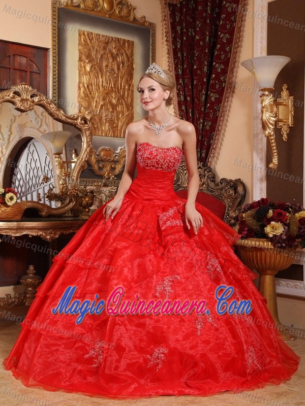 2013 Appliqued Red Organza Quinceanera Dresses with Floor Length