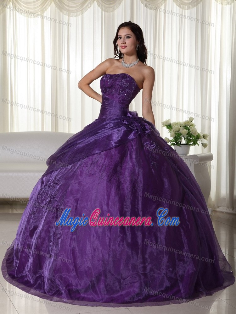 2013 Popular Dark Purple Organza Quinceanera Dresses with Flowers