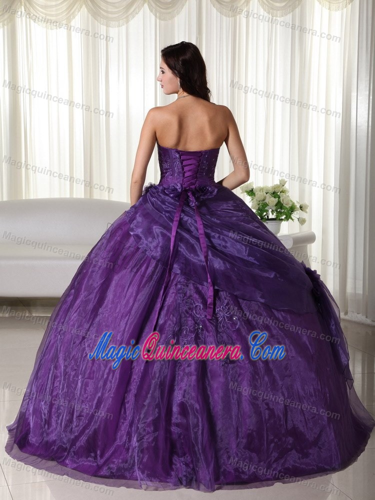 2013 Popular Dark Purple Organza Quinceanera Dresses with Flowers