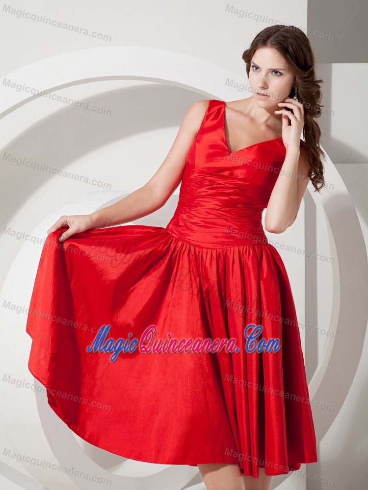 Red V-neck Ruched Taffeta Princess Dama Dresses in Backnang Germany