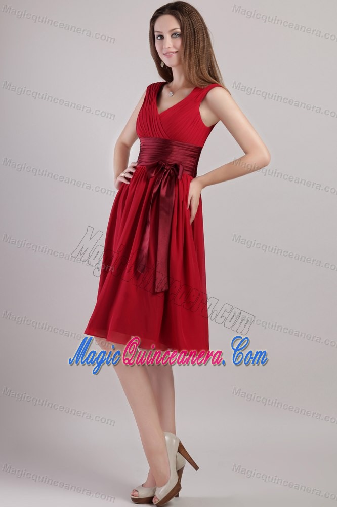 Sash Accent V-neck Chiffon Dama Quinceanera Dresses in Wine Red