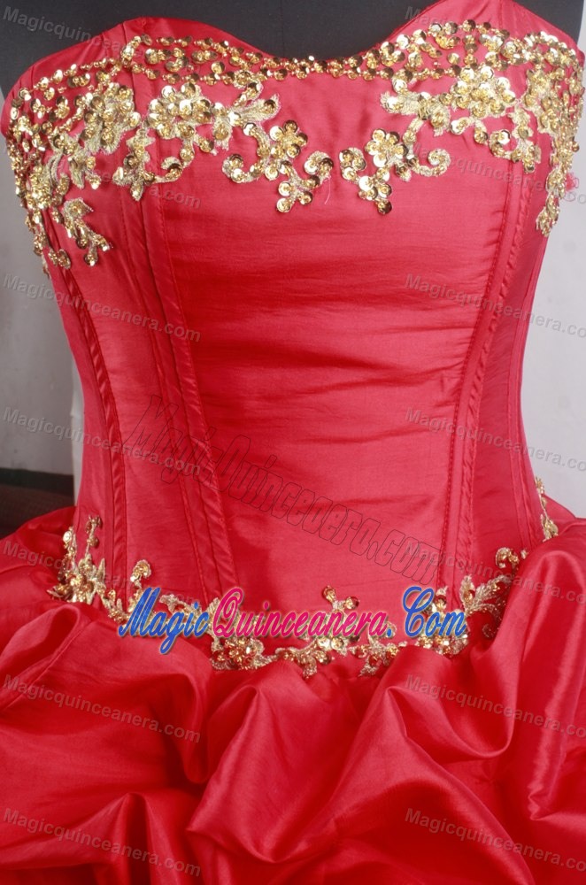 Embroidery Red Taffeta Beaded Quinceanera Dresses with Train