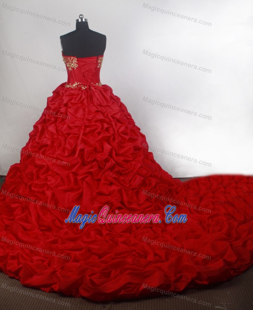 Embroidery Red Taffeta Beaded Quinceanera Dresses with Train