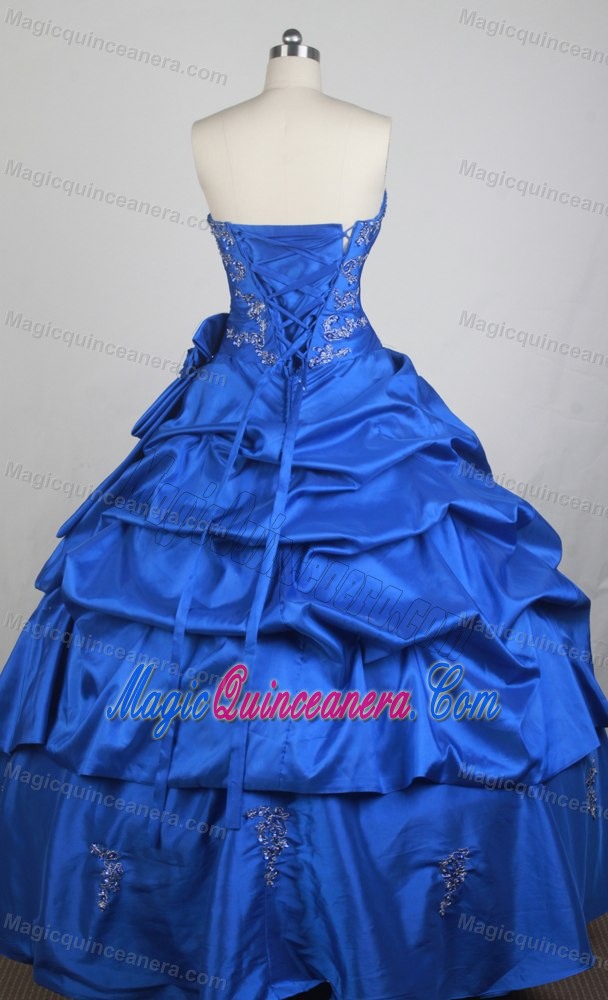 Royal Blue Sweetheart Quinceanera Dress with Ruching and Applique