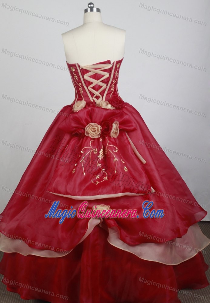 Red Dresses for Quinceaneras with Gold Boning Details and Applique