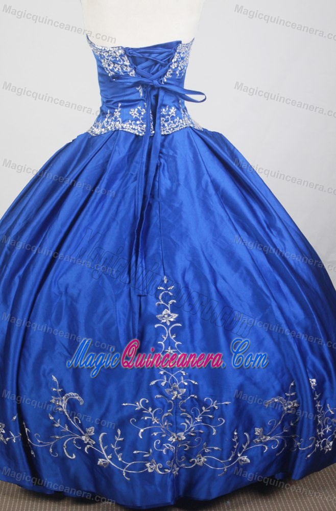 Classical Embroidered 2013 Royal Blue Quinceanera Gown