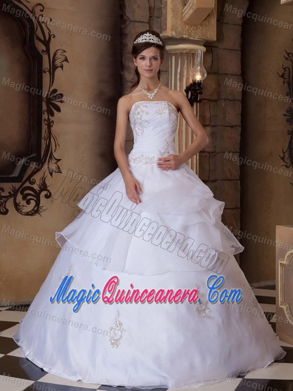 White Organza Strapless Floor Length Sweet 15 Dresses Appliques