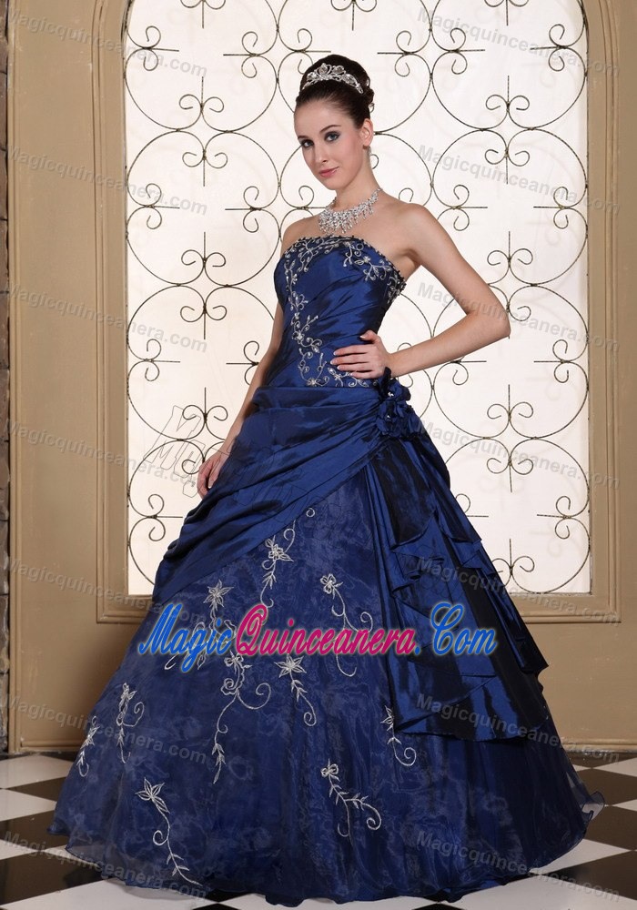 Navy Blue Taffeta Embroidery Dress For Quinceanera in Farnborough