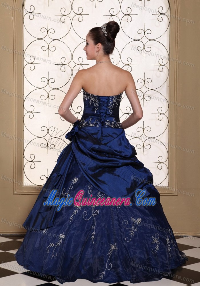 Navy Blue Taffeta Embroidery Dress For Quinceanera in Farnborough