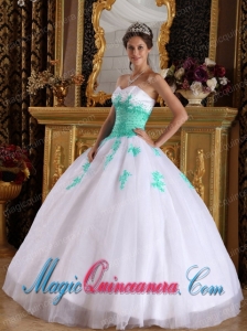 Cute White and Green Ball Gown Sweetheart Organza Quinceanera Dress with Appliques