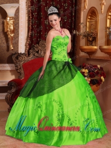 Ball Gown Vintage Sweetheart Spring Green Satin Embroidery with Beading Sweet 16 Gowns