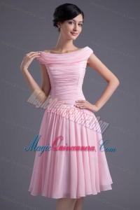 A-line Pink Off the Shoulder Chiffon Knee-length Ruching Dresses for Dama