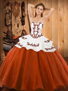 Tulle Strapless Sleeveless Lace Up Embroidery Quinceanera Gowns in Rust Red