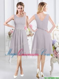 Elegant Scoop Grey A-line Ruching Dama Dress for Quinceanera Zipper Chiffon Sleeveless Knee Length