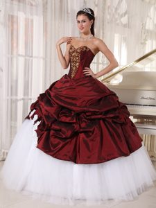 Burgundy and White Sweetheart Sweet 16 Dresses Appliques Pick ups
