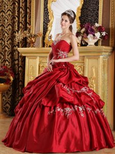 Cheap Appliqued Wine Red Quinceanera Gowns in Retalhuleu