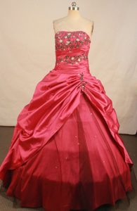 2013 A-line Red Strapless Embroidery Taffeta Quinceanera Gown Dresses