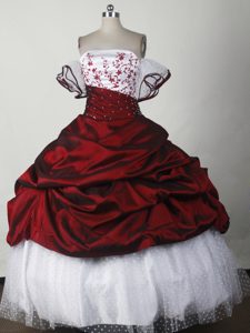 Pick-ups Burgundy Strapless Taffeta Quinceanera Dress with Appliques