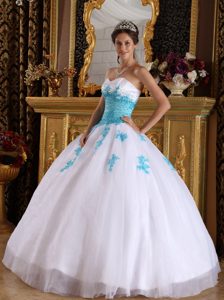 Blue Appliques Accent Sweetheart White Sweet 15 Dresses Organza
